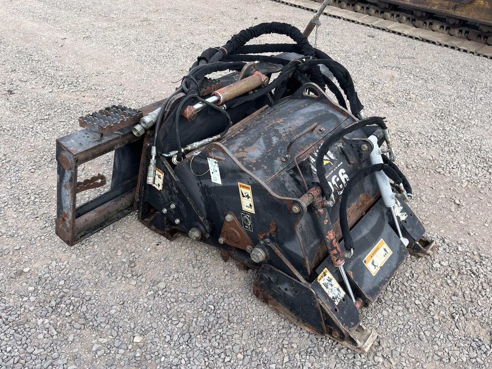 ./imagenes/INVOICE/2019/14505/PERFILADORA PARA MINICARGADOR CATERPILLAR PC6 (1).JPG